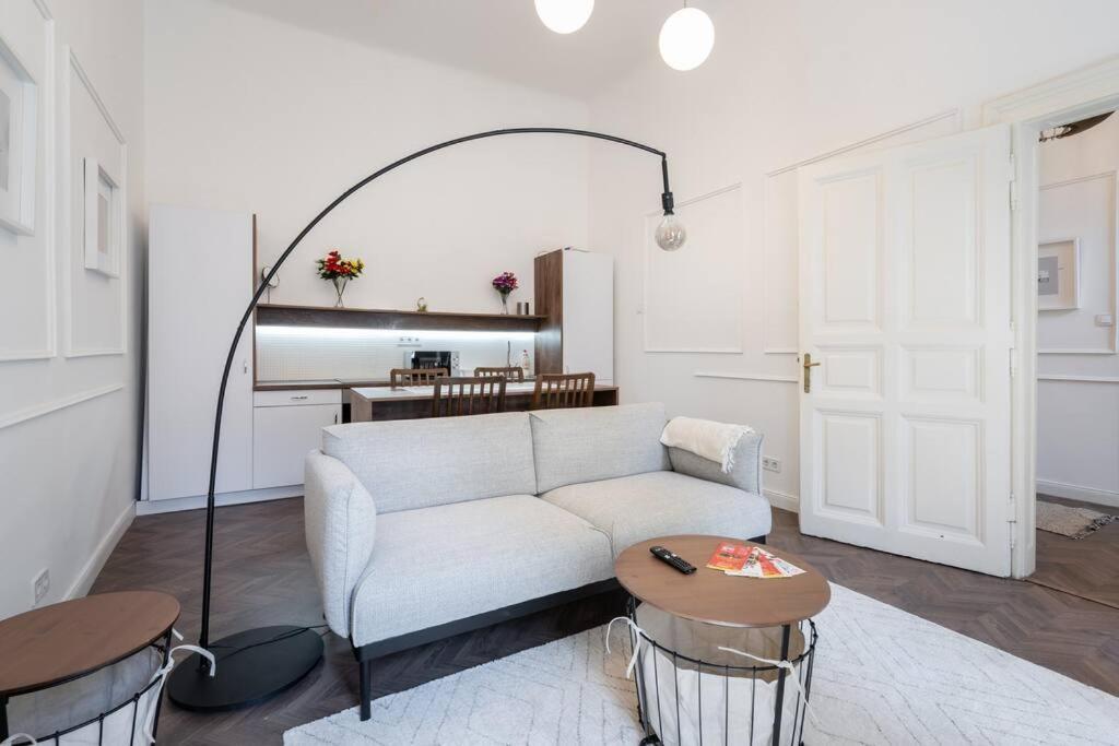 Stylish Apartment In The City Center Boedapest Buitenkant foto