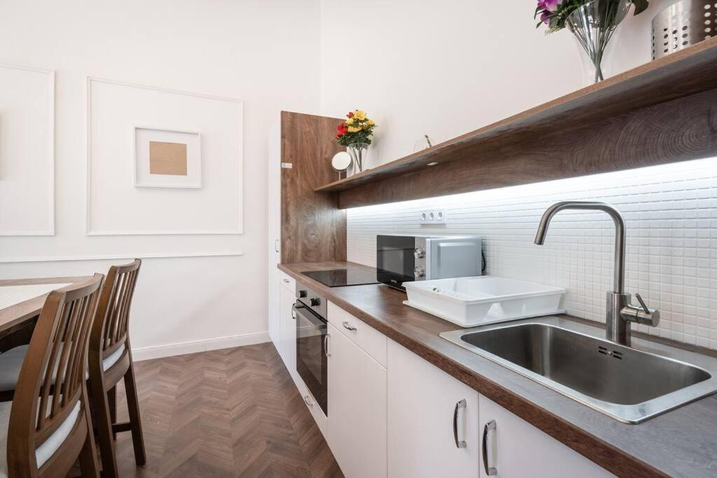 Stylish Apartment In The City Center Boedapest Buitenkant foto