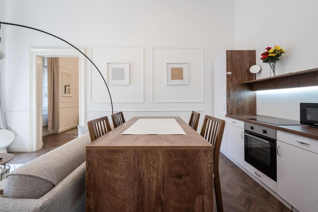 Stylish Apartment In The City Center Boedapest Buitenkant foto