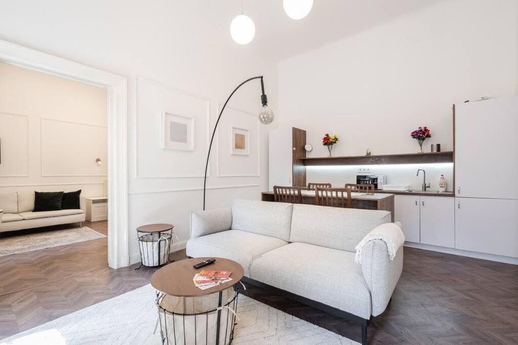 Stylish Apartment In The City Center Boedapest Buitenkant foto