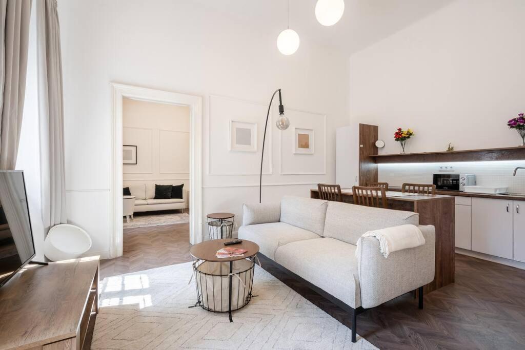 Stylish Apartment In The City Center Boedapest Buitenkant foto