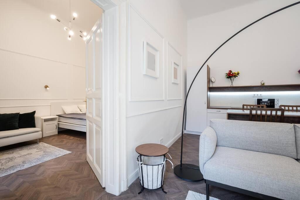 Stylish Apartment In The City Center Boedapest Buitenkant foto